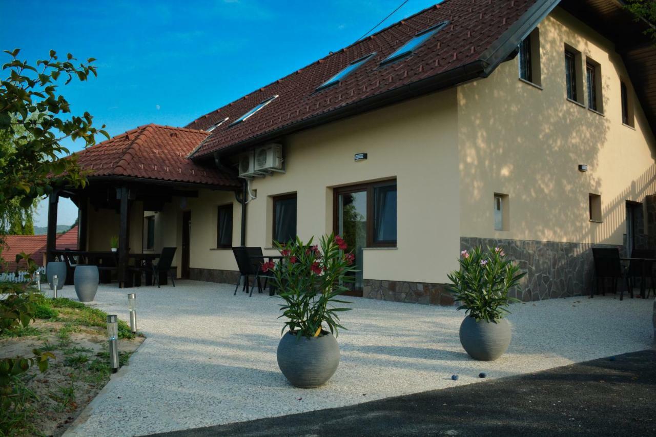 Farm Stay Zevnik Brežice エクステリア 写真